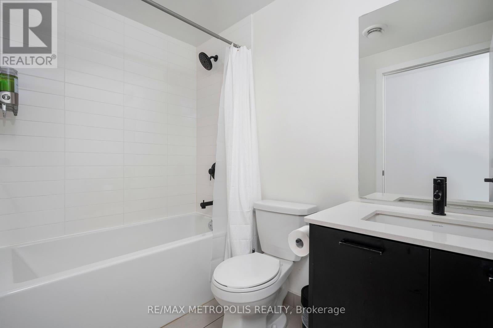 Photo 16 of 407 2300 St Clair Avenue W, Toronto ON