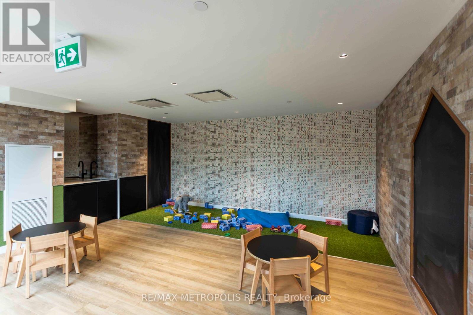 Photo 25 of 407 2300 St Clair Avenue W, Toronto ON
