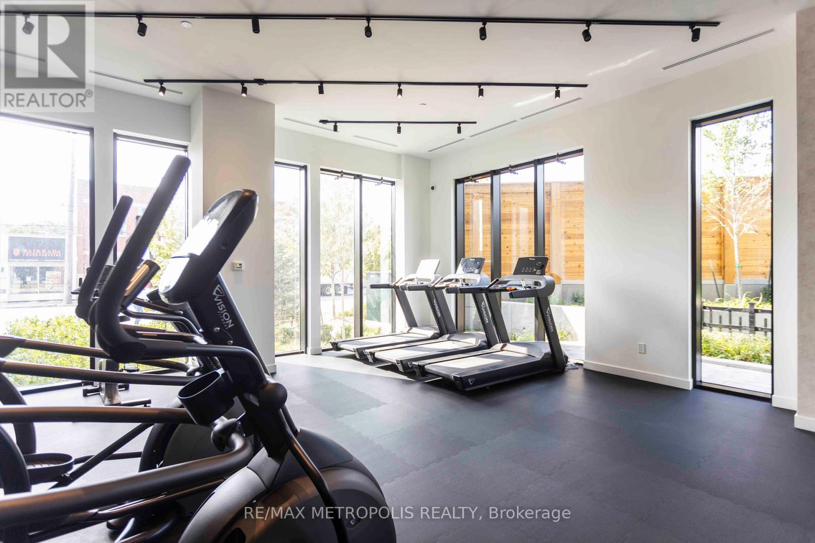 Photo 33 of 407 2300 St Clair Avenue W, Toronto ON