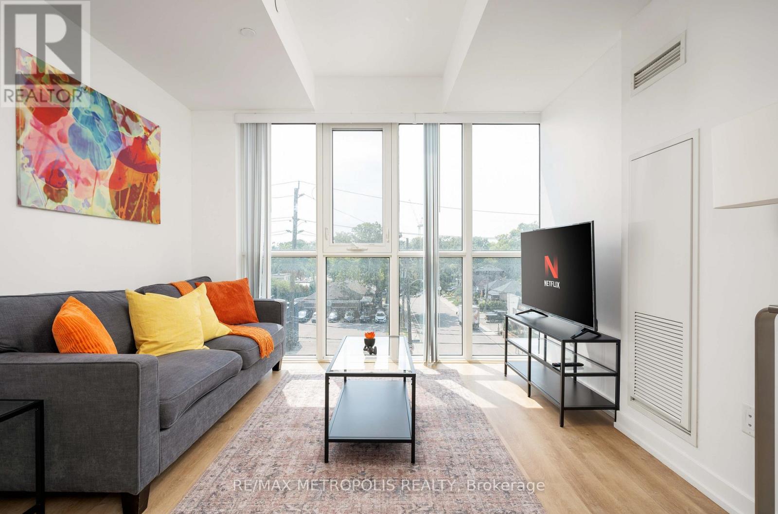 Photo 4 of 407 2300 St Clair Avenue W, Toronto ON