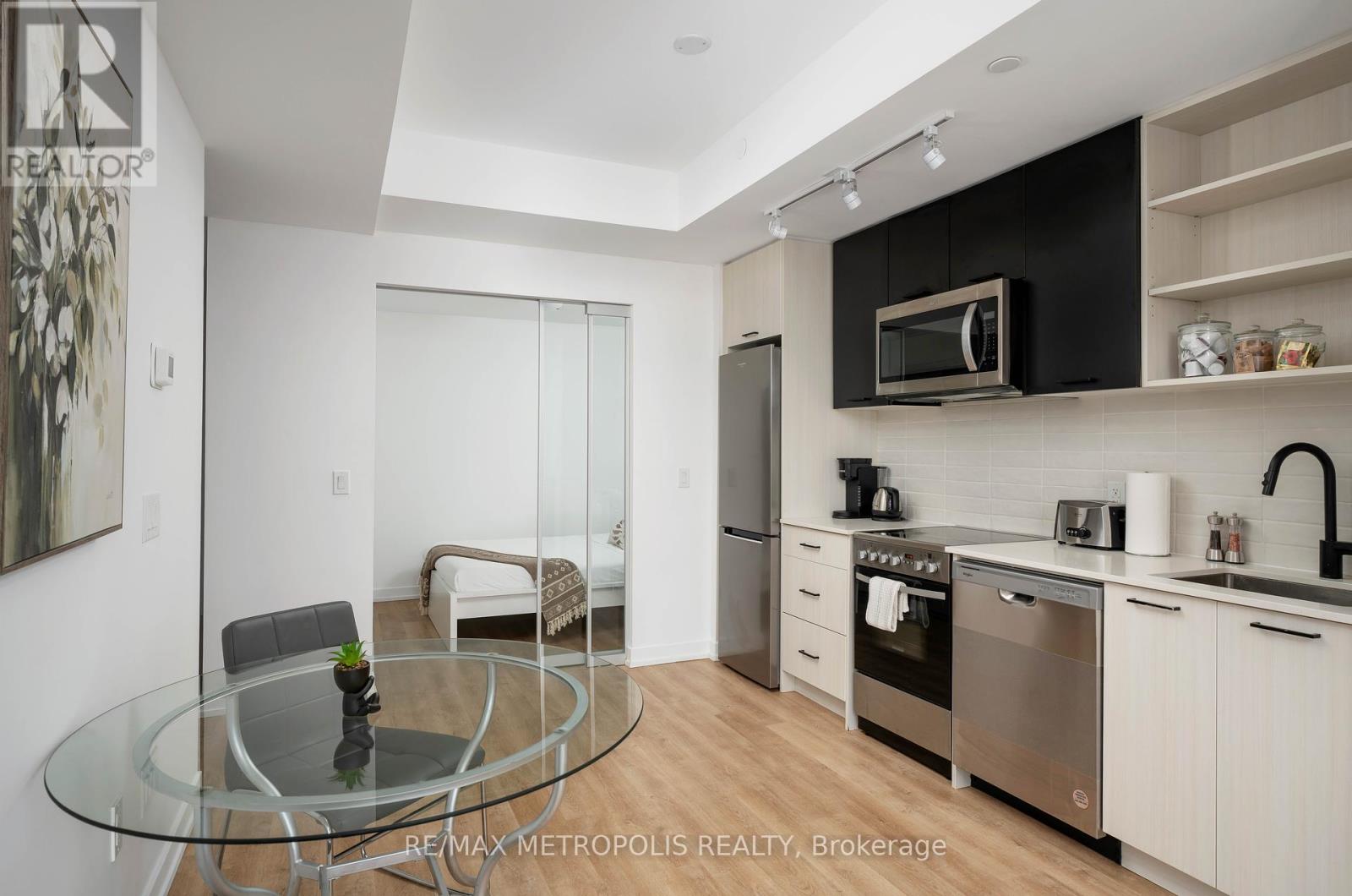 Photo 9 of 407 2300 St Clair Avenue W, Toronto ON