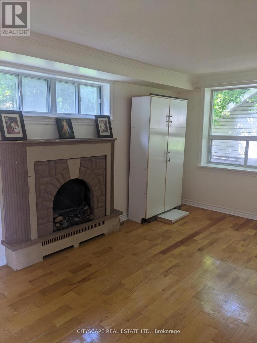 Photo 4 of Main 1345 St James Avenue, Mississauga ON