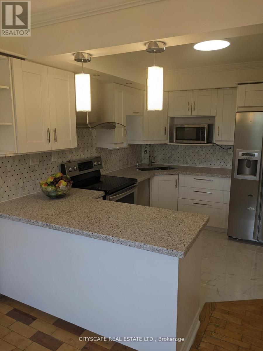 Photo 5 of Main 1345 St James Avenue, Mississauga ON