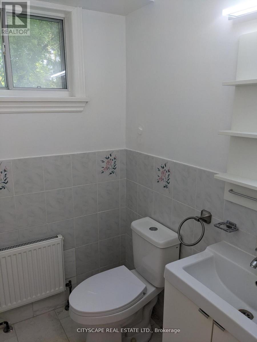 Photo 8 of Main 1345 St James Avenue, Mississauga ON