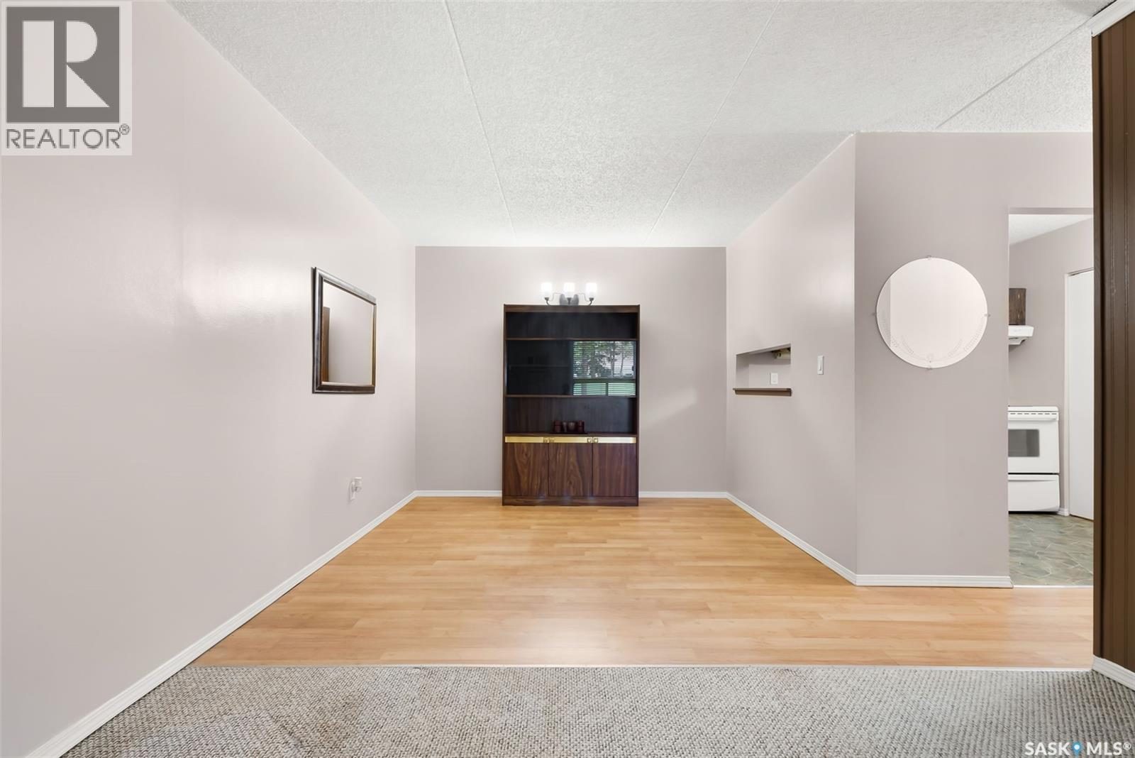 Photo 8 of 184 160 Gore Place, Regina SK