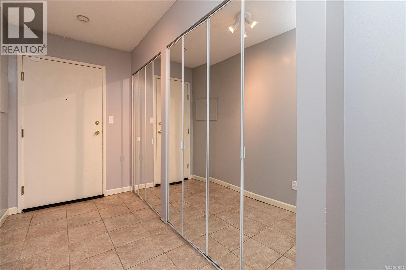 Photo 7 of 114 2520 Wark St, Victoria BC