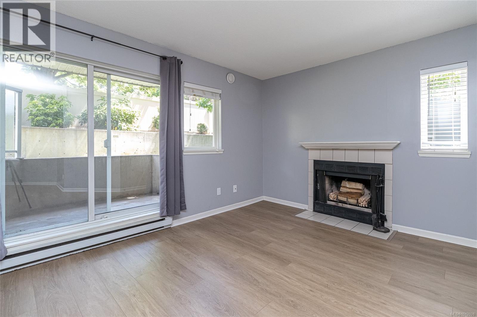 Photo 8 of 114 2520 Wark St, Victoria BC