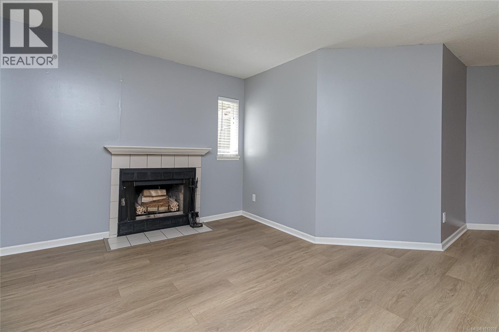 Photo 9 of 114 2520 Wark St, Victoria BC