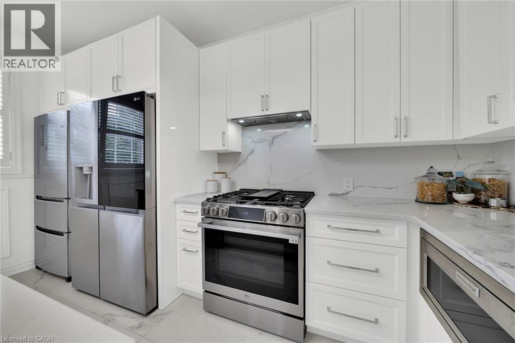 Photo 15 of 48 Montreal Circle, Hamilton ON