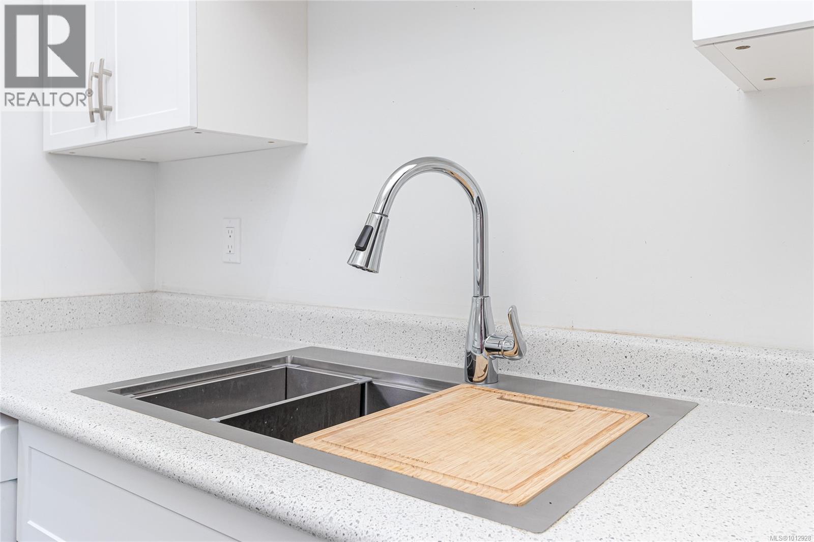Photo 15 of 114 2520 Wark St, Victoria BC