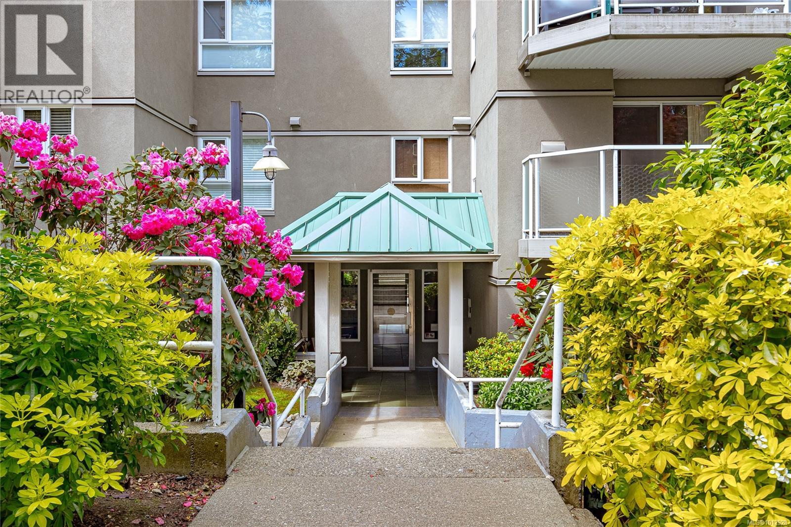 Photo 2 of 114 2520 Wark St, Victoria BC