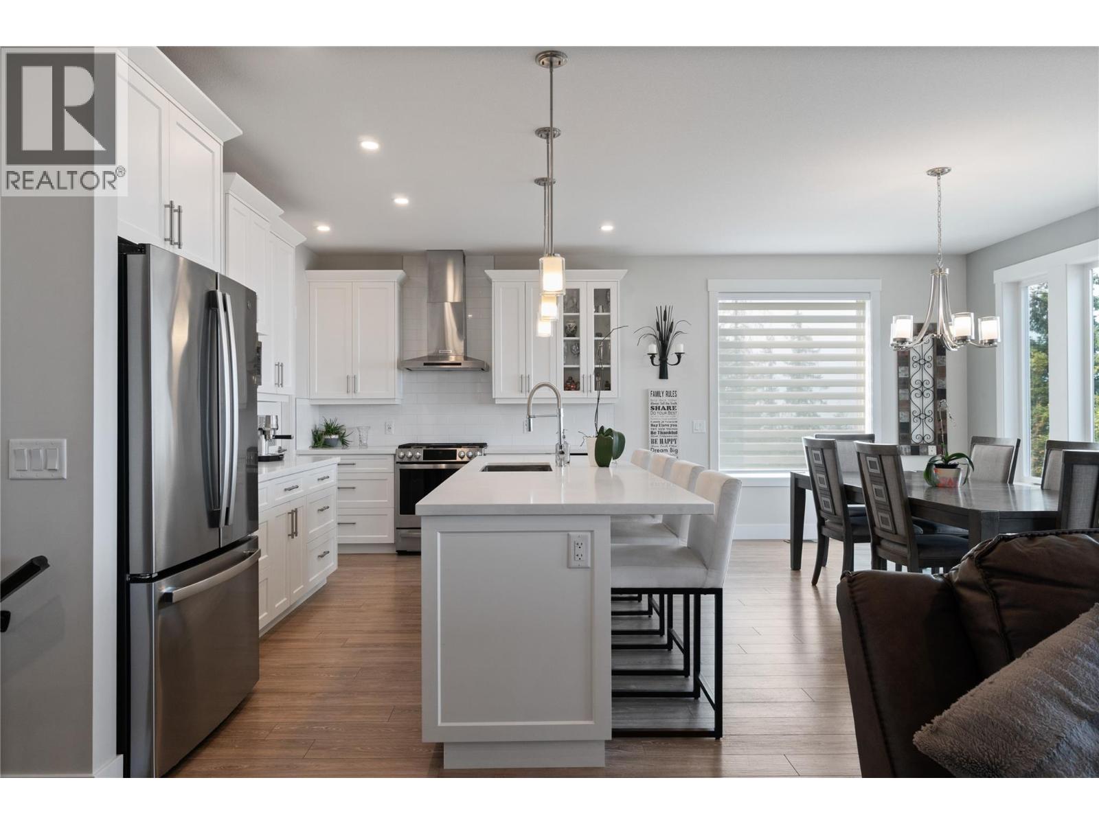 Photo 6 of 1021 17 Avenue Se, Salmon Arm BC