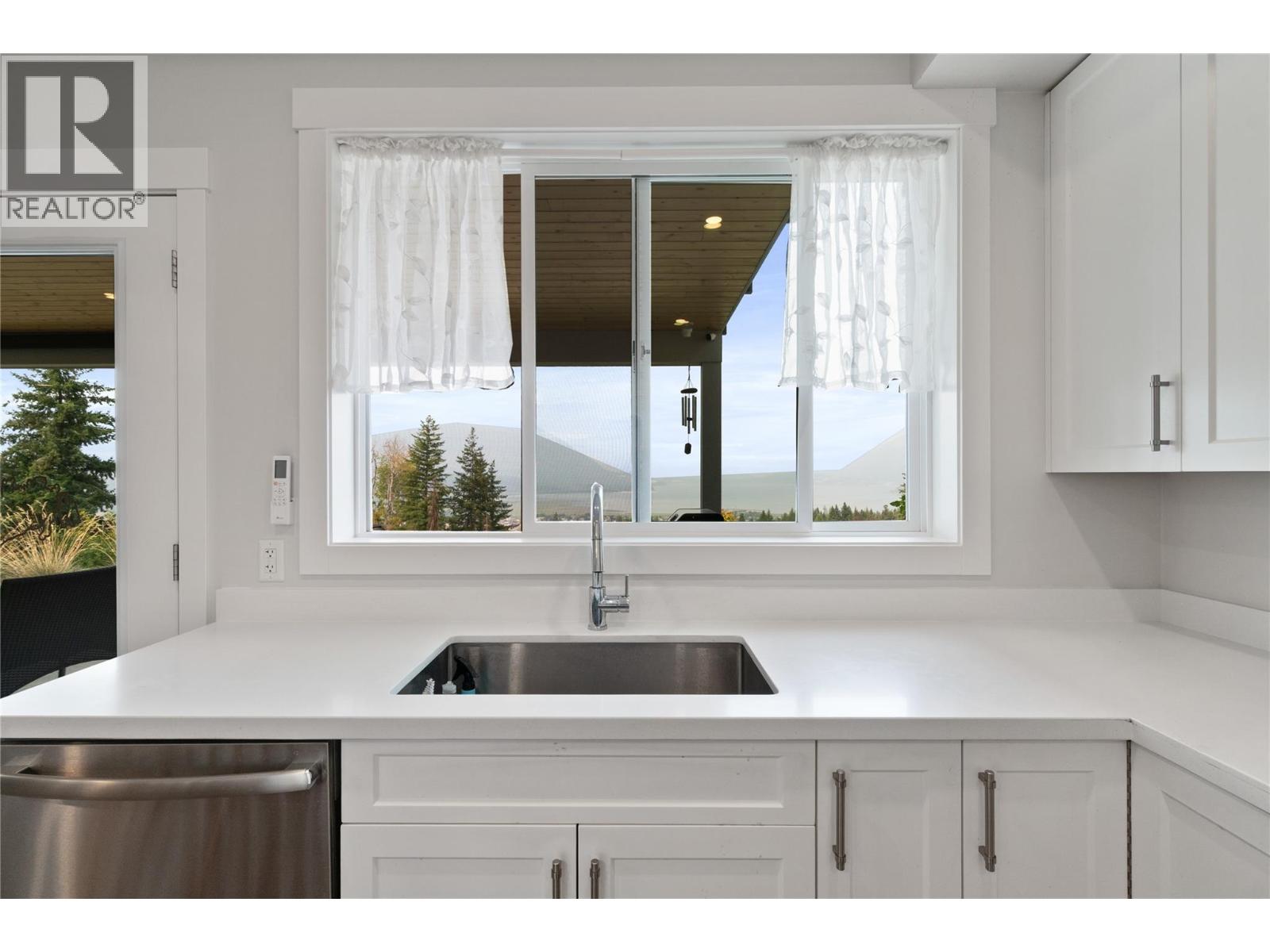 Photo 33 of 1021 17 Avenue Se, Salmon Arm BC