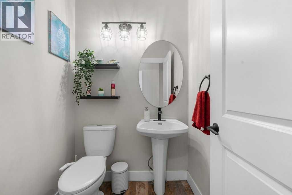 Photo 31 of 139 Douglasdale Point Se, Calgary AB