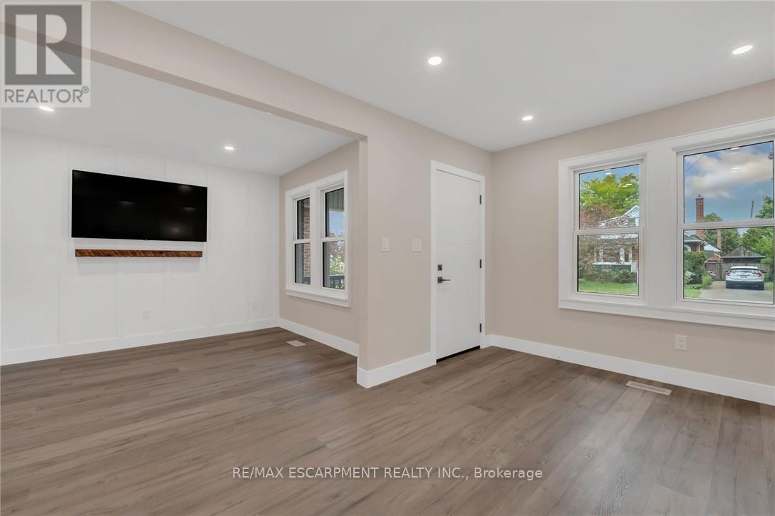 Photo 10 of 126 Auburn Avenue, Hamilton ON