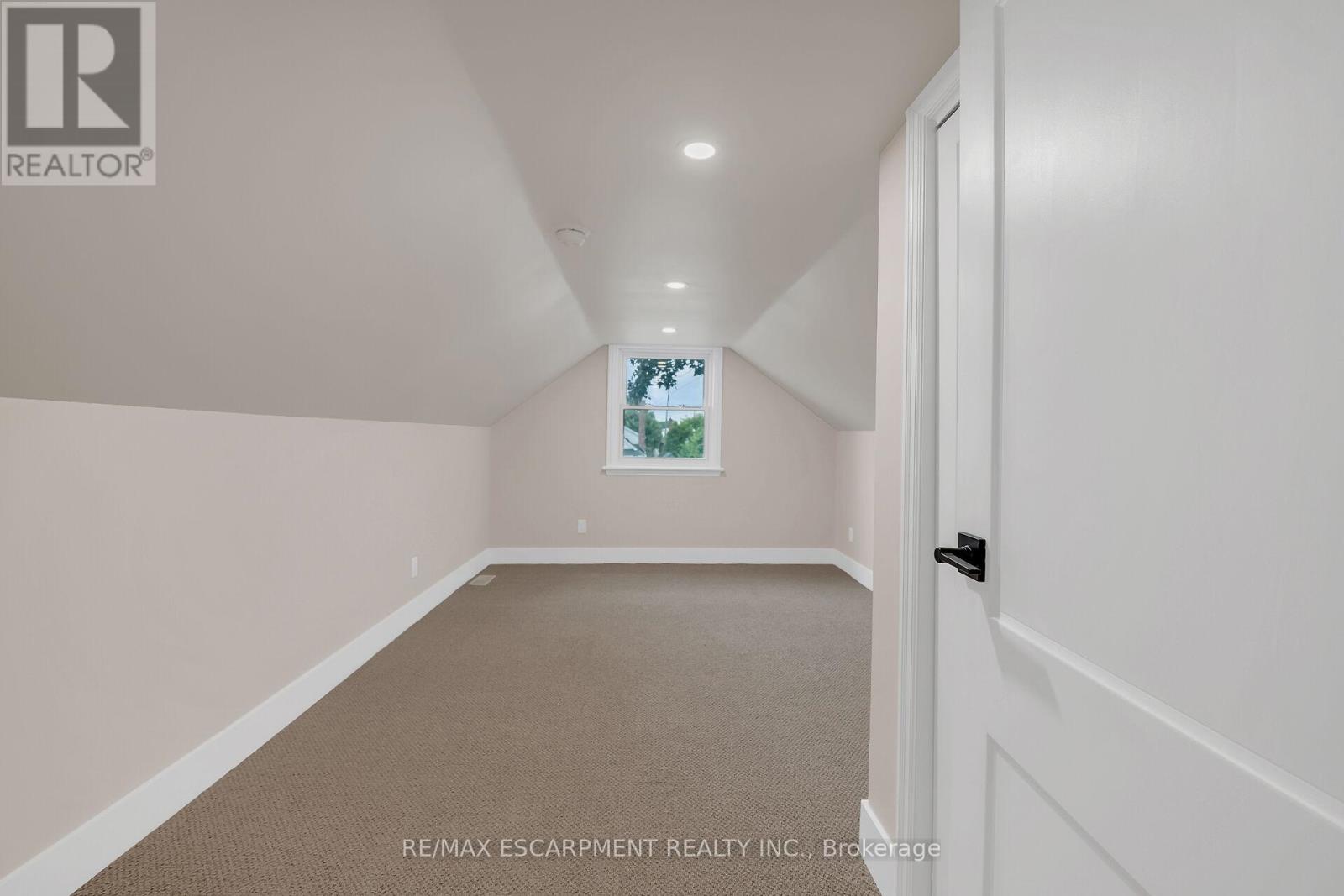 Photo 29 of 126 Auburn Avenue, Hamilton ON