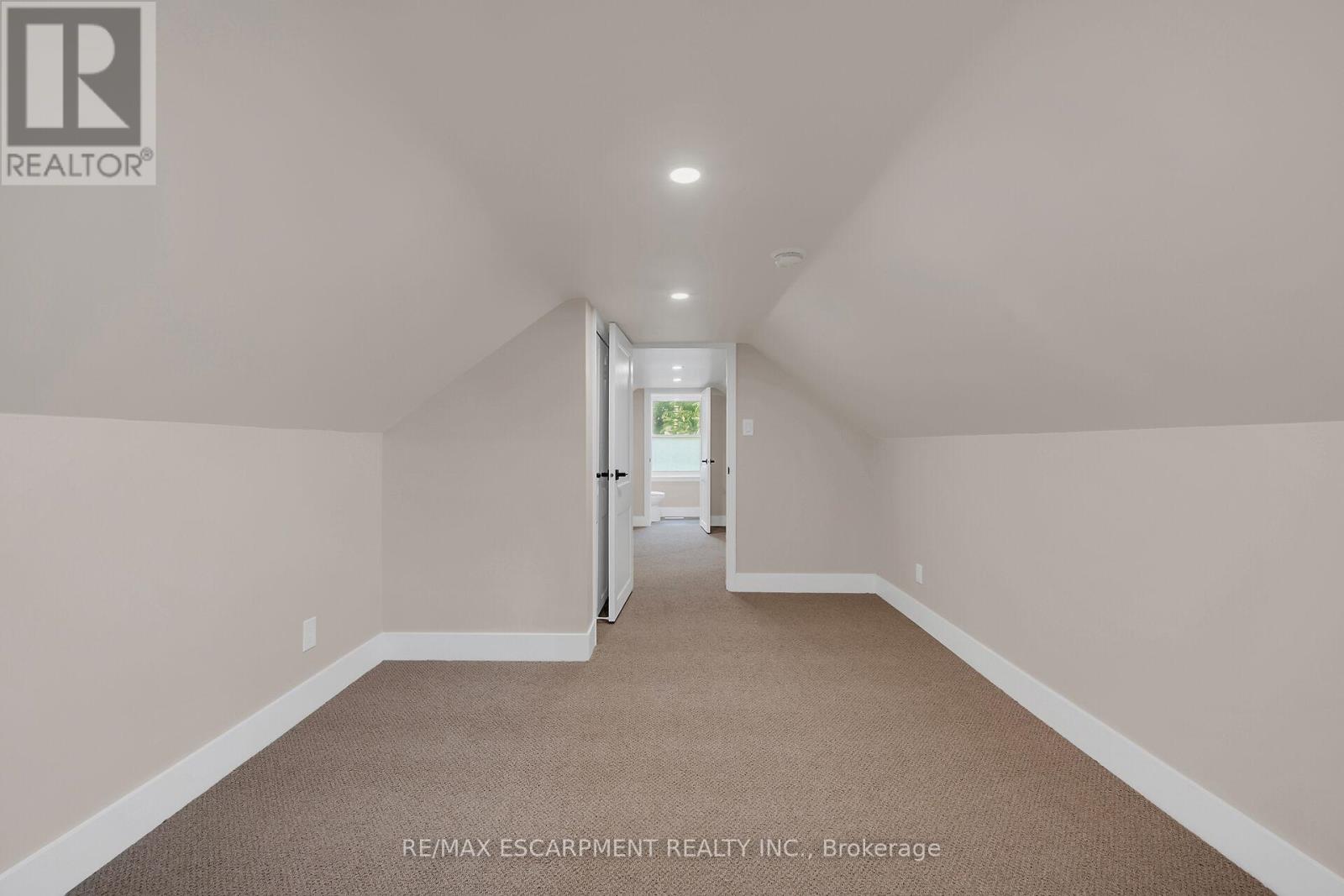 Photo 31 of 126 Auburn Avenue, Hamilton ON