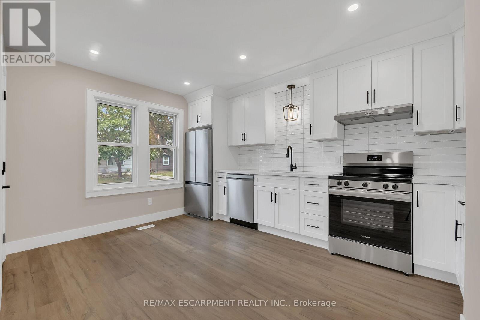 Photo 8 of 126 Auburn Avenue, Hamilton ON