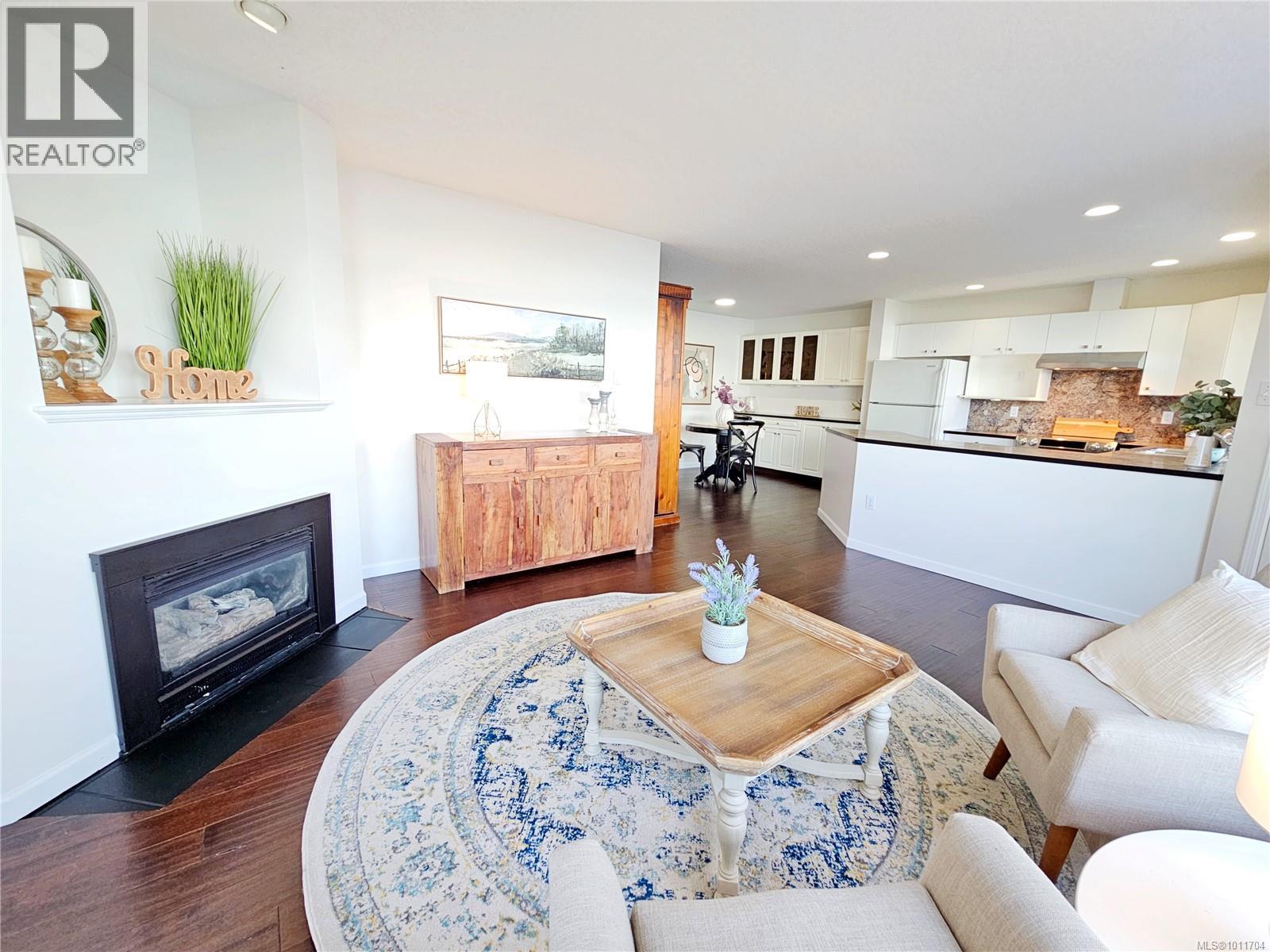 Photo 8 of 103 3156 Island Hwy W, Qualicum Beach BC
