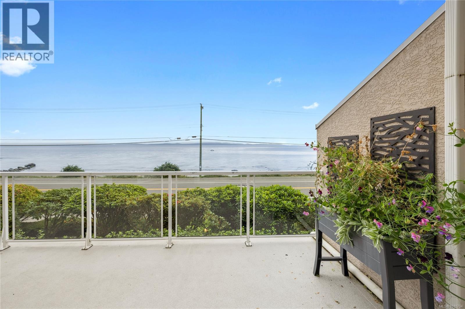 Photo 15 of 103 3156 Island Hwy W, Qualicum Beach BC