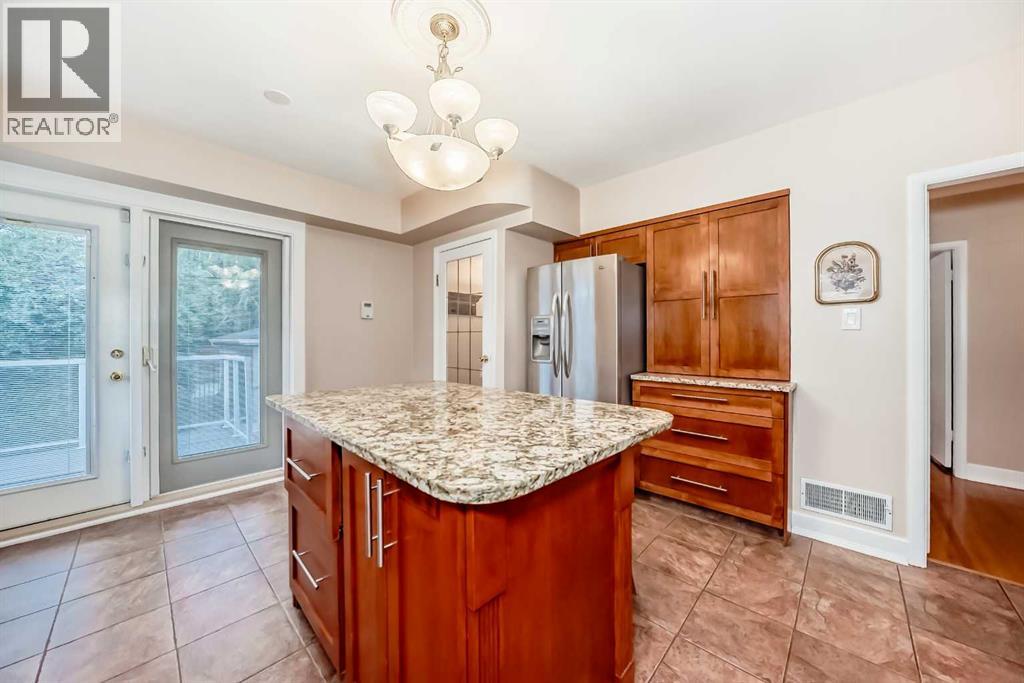 Photo 12 of 3825 Elbow Drive Sw, Calgary AB