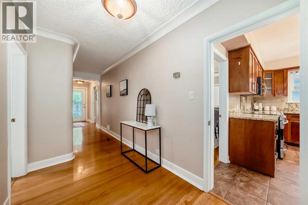 Photo 3 of 3825 Elbow Drive Sw, Calgary AB