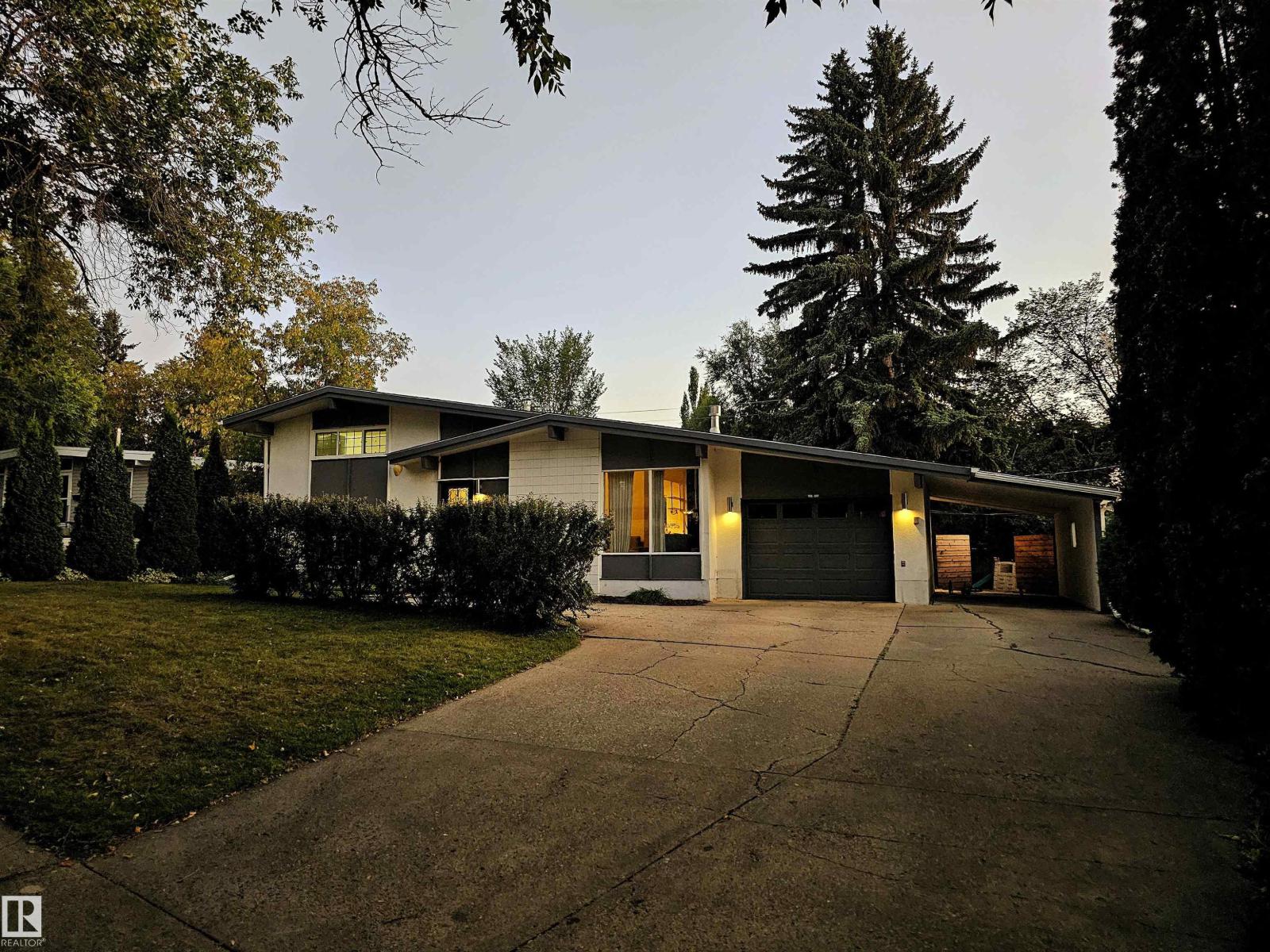 Photo 1 of 47 Glenmore Cr, St Albert AB