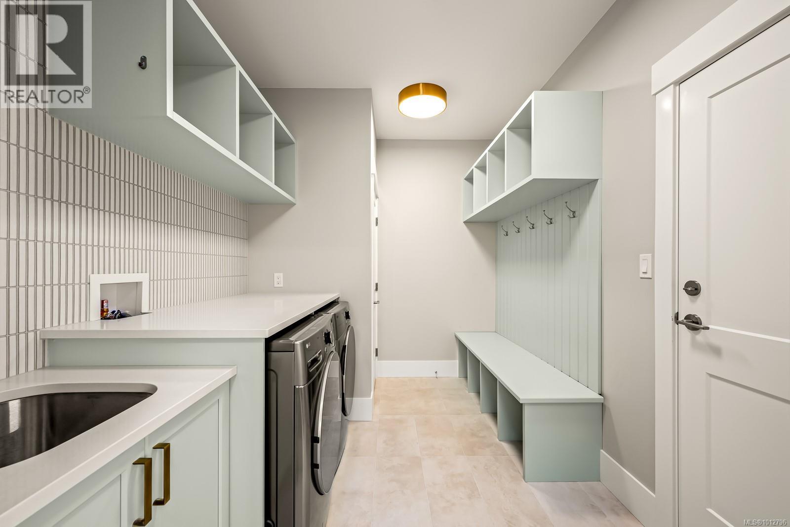 3989 Buckstone Rd, Courtenay