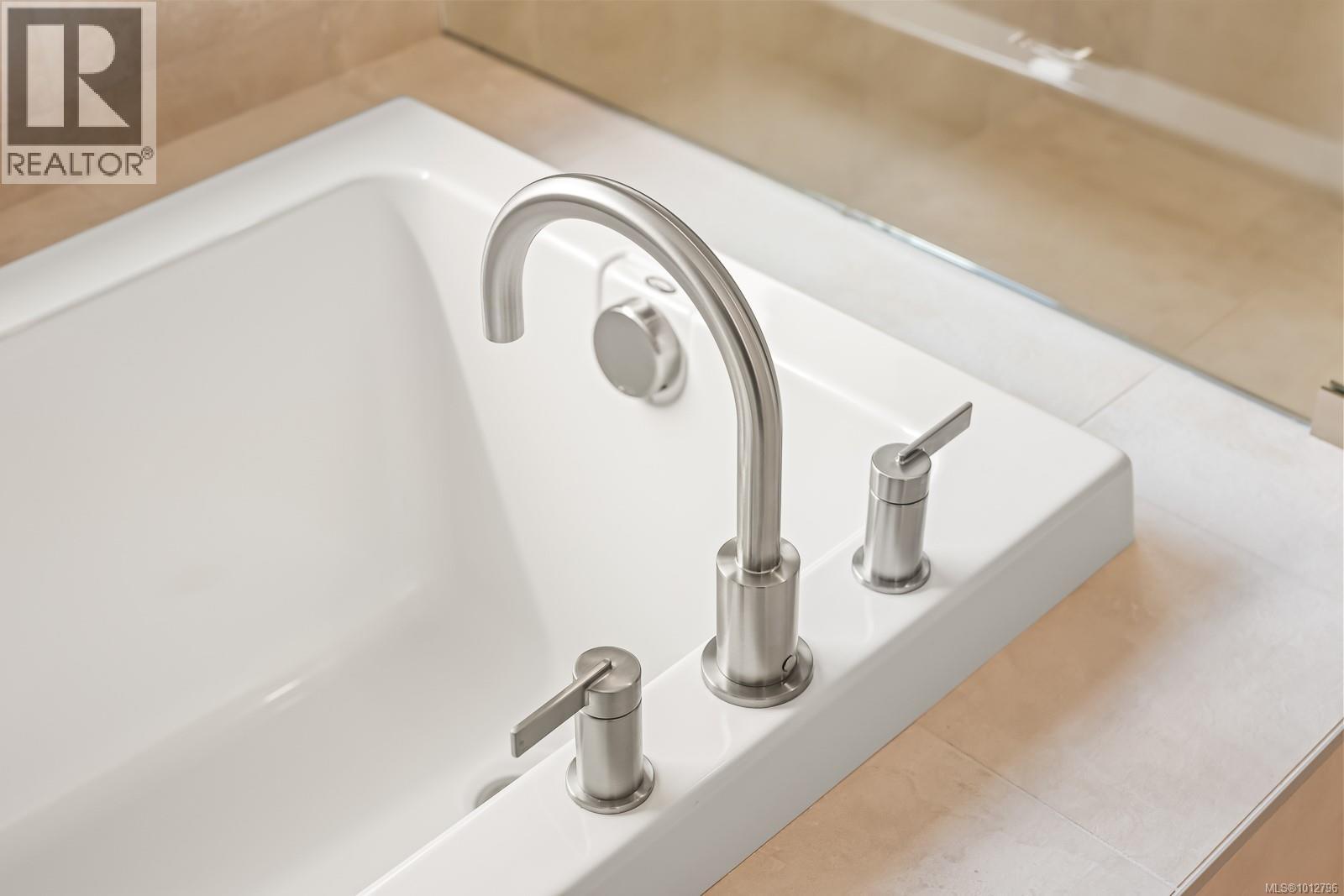 3989 Buckstone Rd, Courtenay