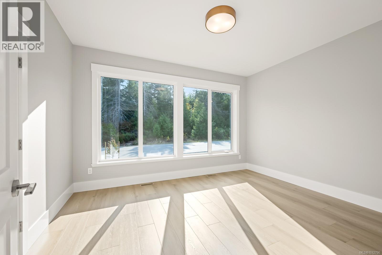 3989 Buckstone Rd, Courtenay