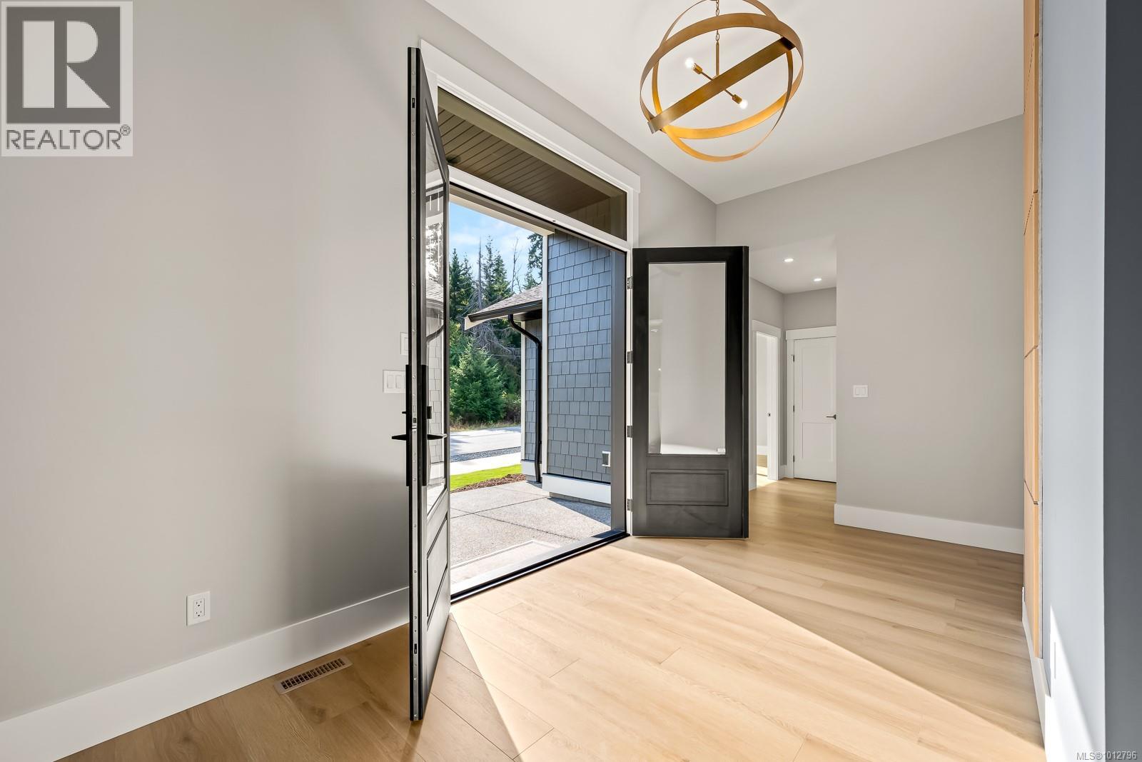 3989 Buckstone Rd, Courtenay