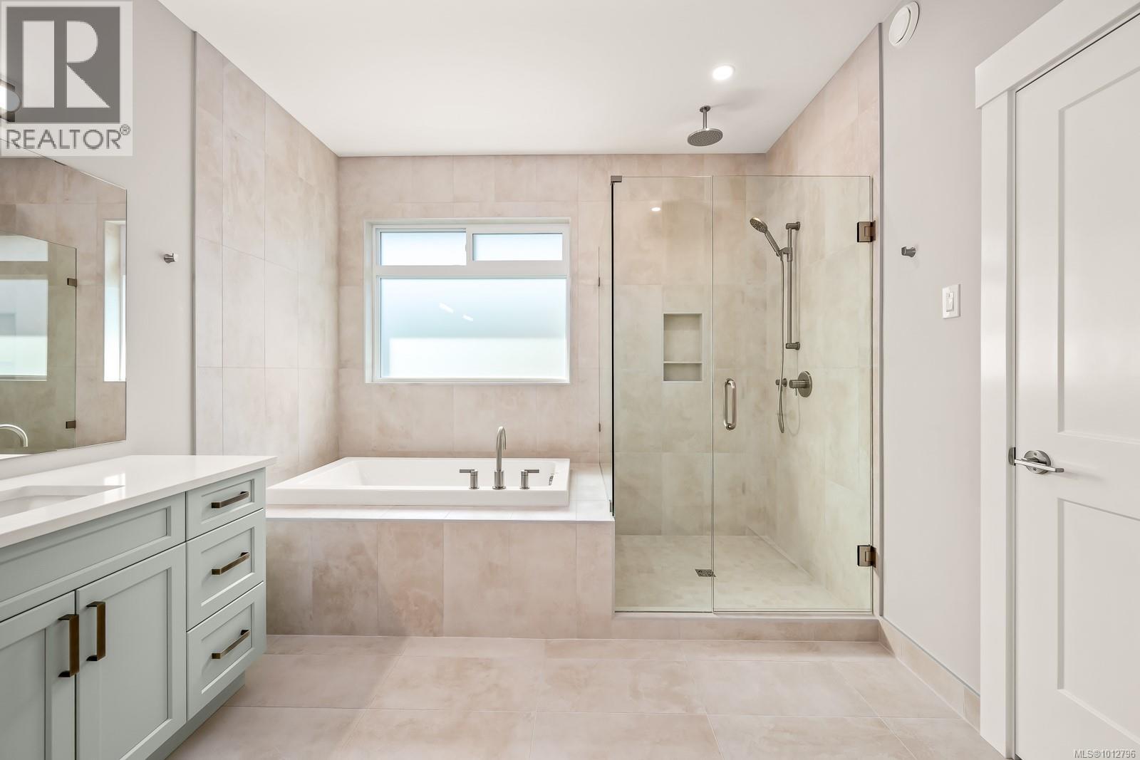 3989 Buckstone Rd, Courtenay