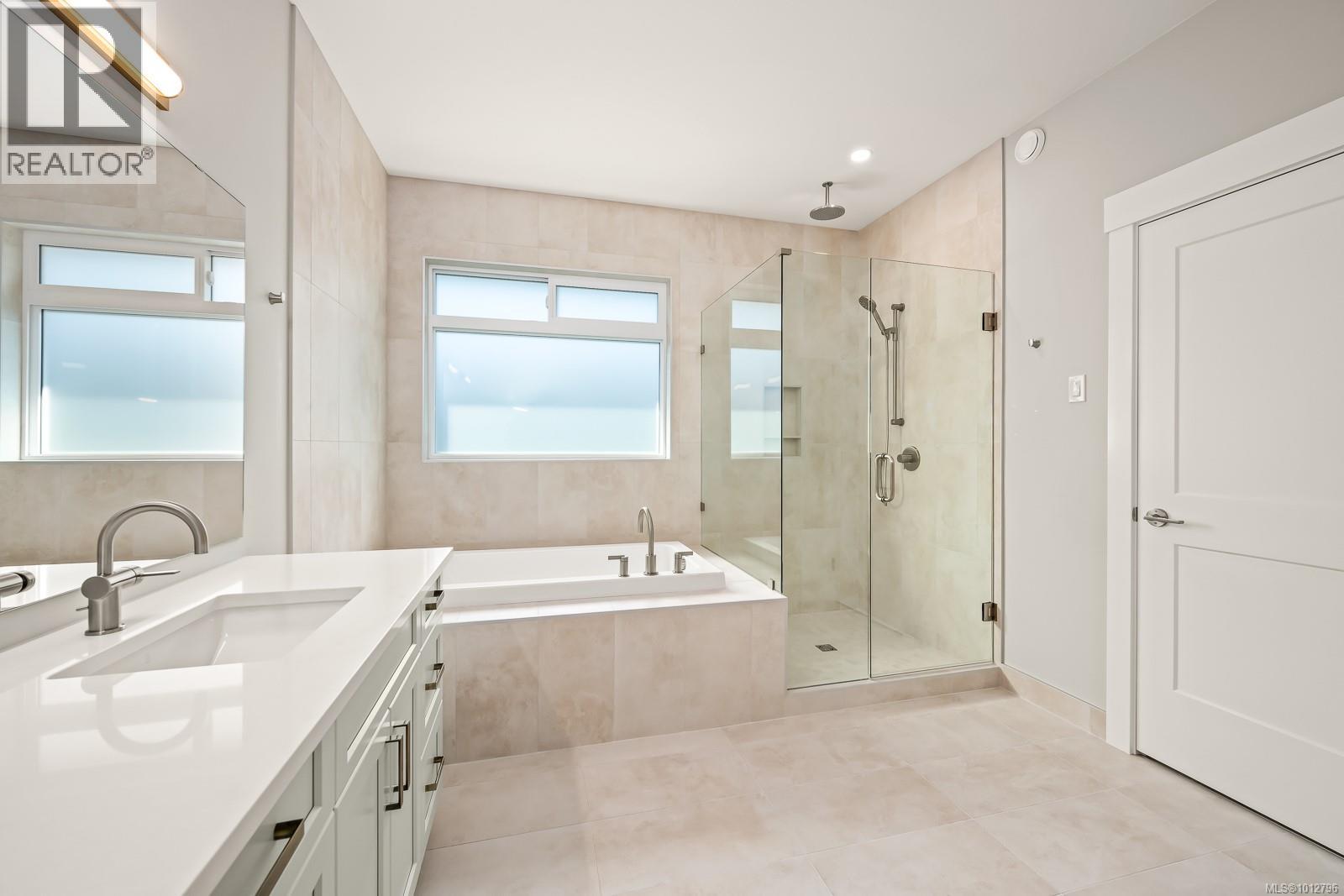 3989 Buckstone Rd, Courtenay