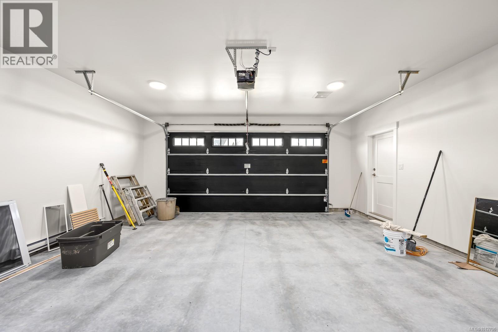 3989 Buckstone Rd, Courtenay