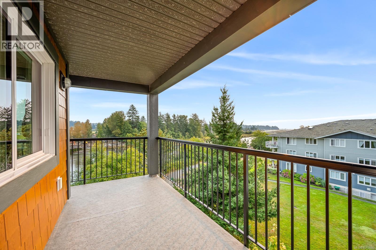 411 1944 Riverside Lane, Courtenay