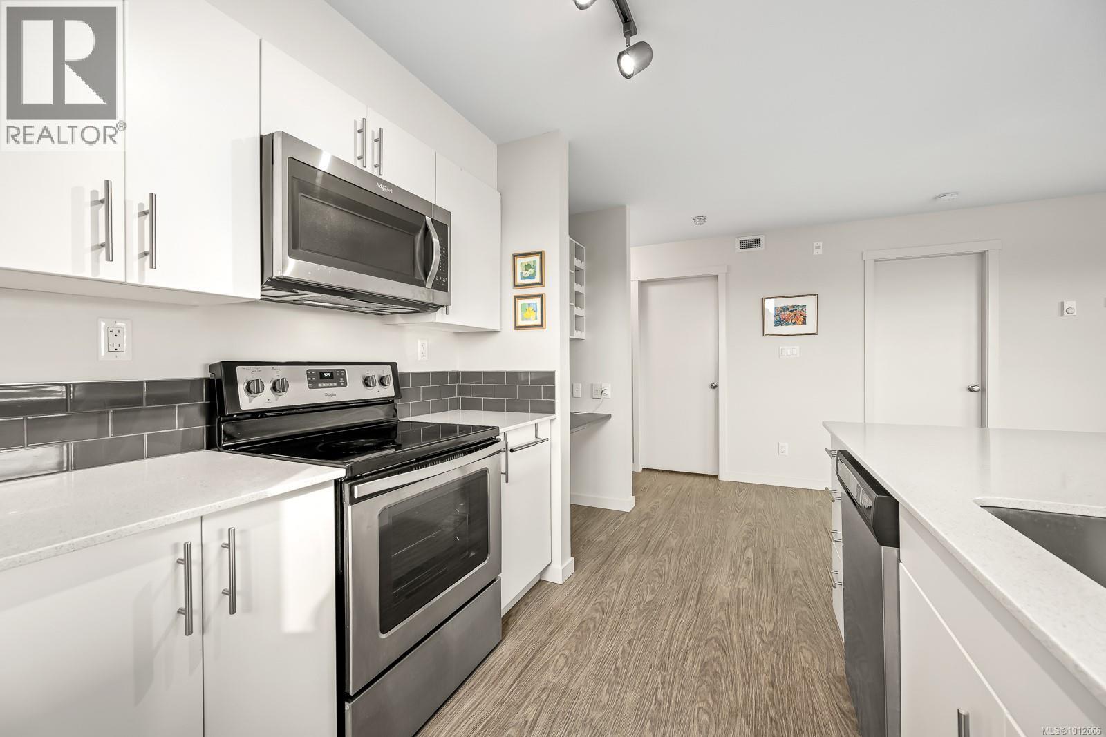 411 1944 Riverside Lane, Courtenay