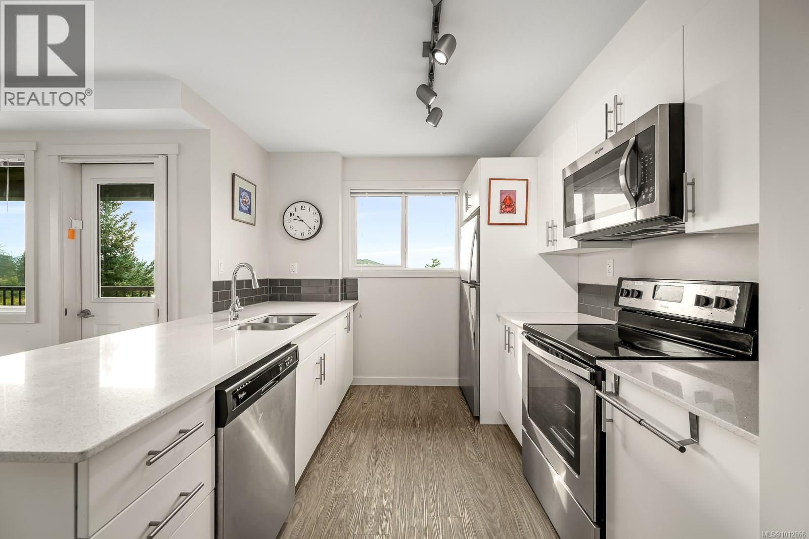 411 1944 Riverside Lane, Courtenay