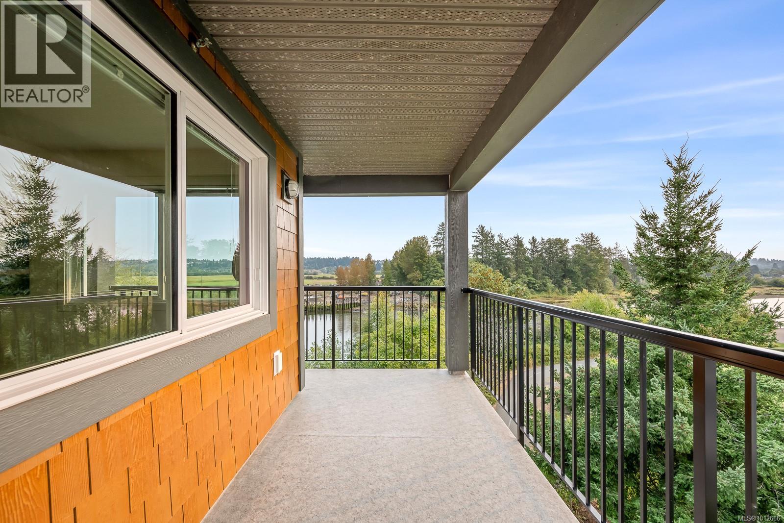 411 1944 Riverside Lane, Courtenay