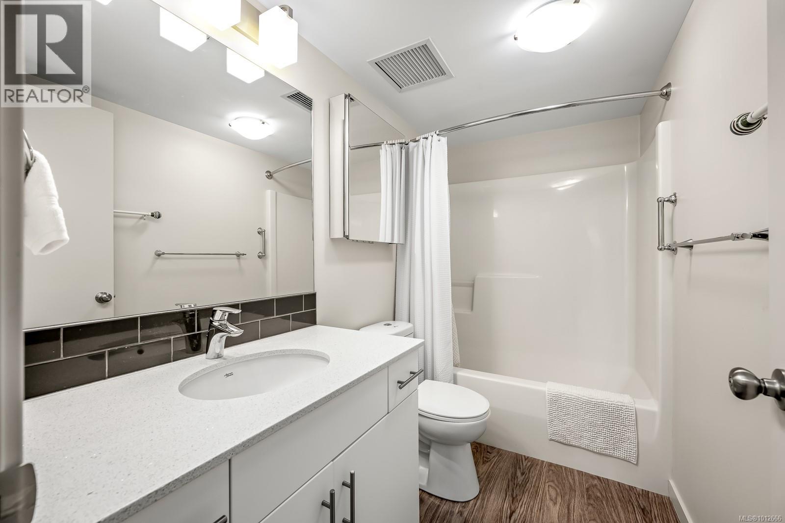 411 1944 Riverside Lane, Courtenay