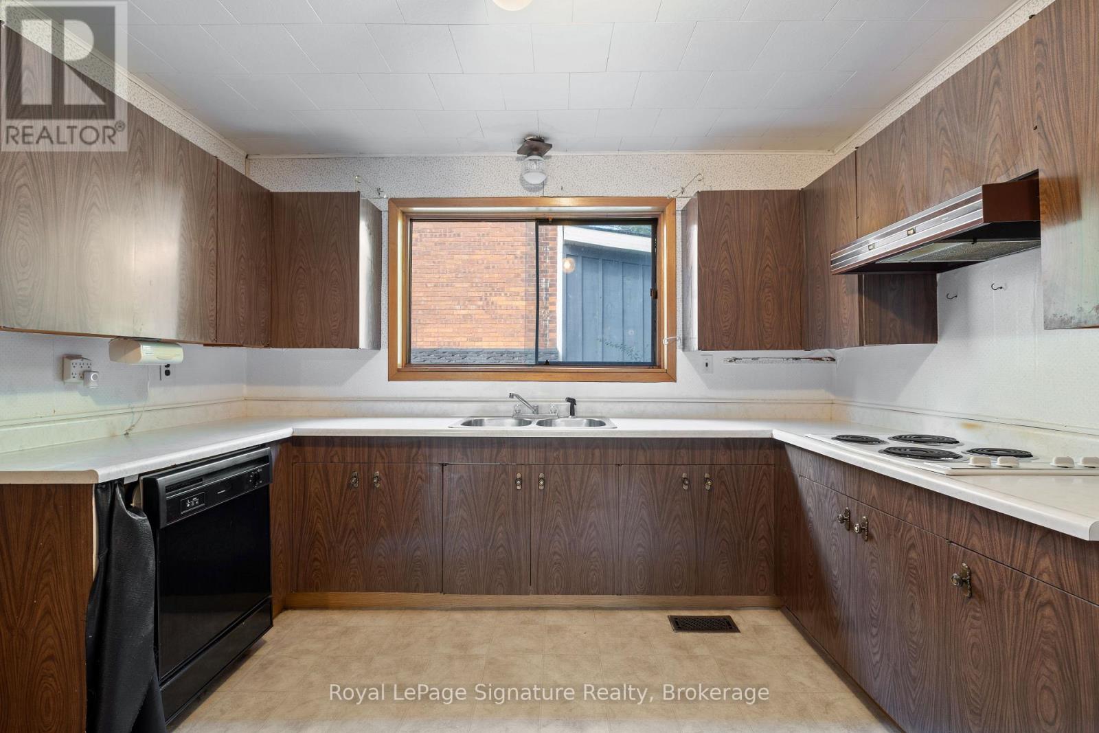 Photo 18 of 125 Fourth Street W, Collingwood ON