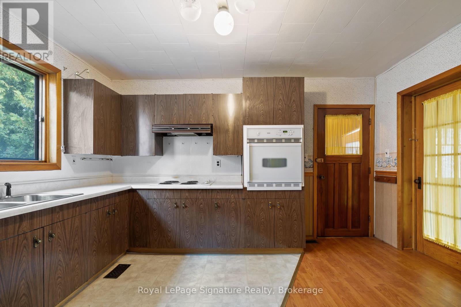 Photo 19 of 125 Fourth Street W, Collingwood ON