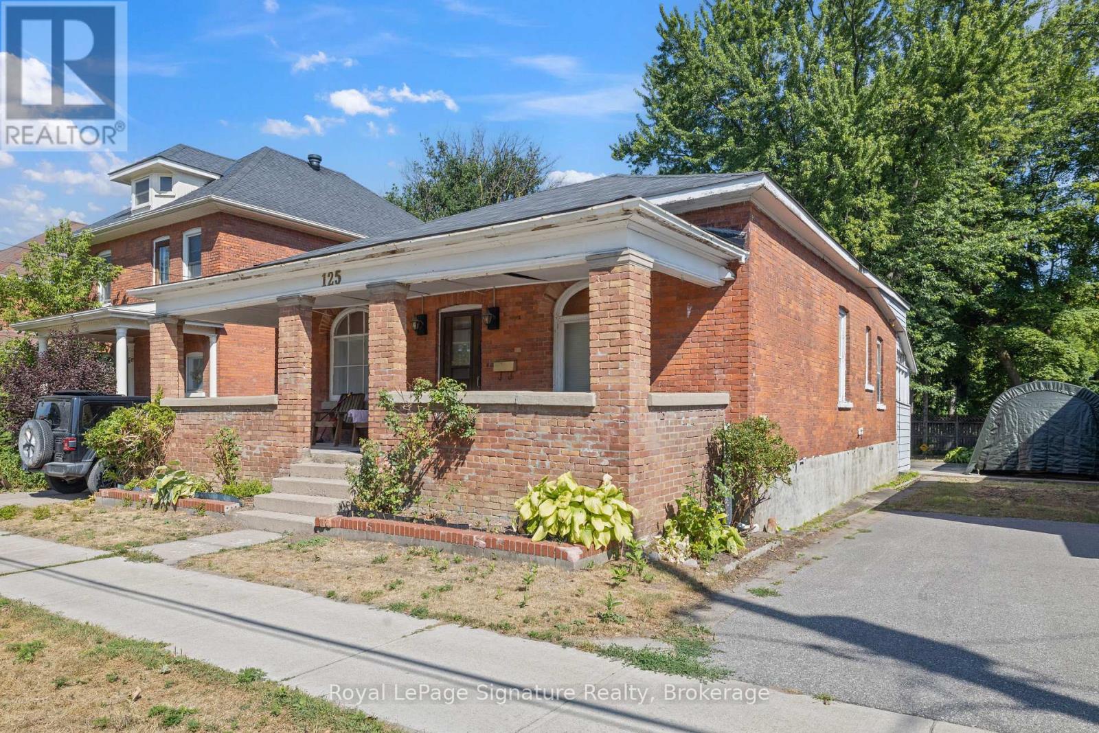Photo 3 of 125 Fourth Street W, Collingwood ON