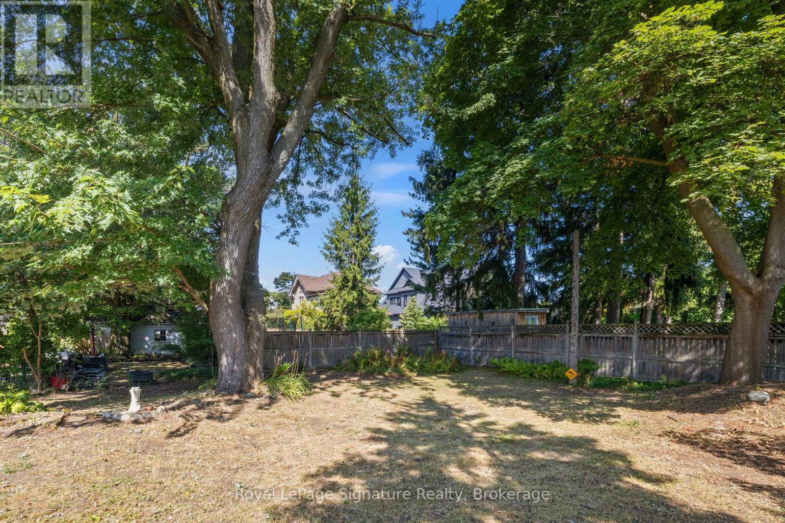 Photo 32 of 125 Fourth Street W, Collingwood ON