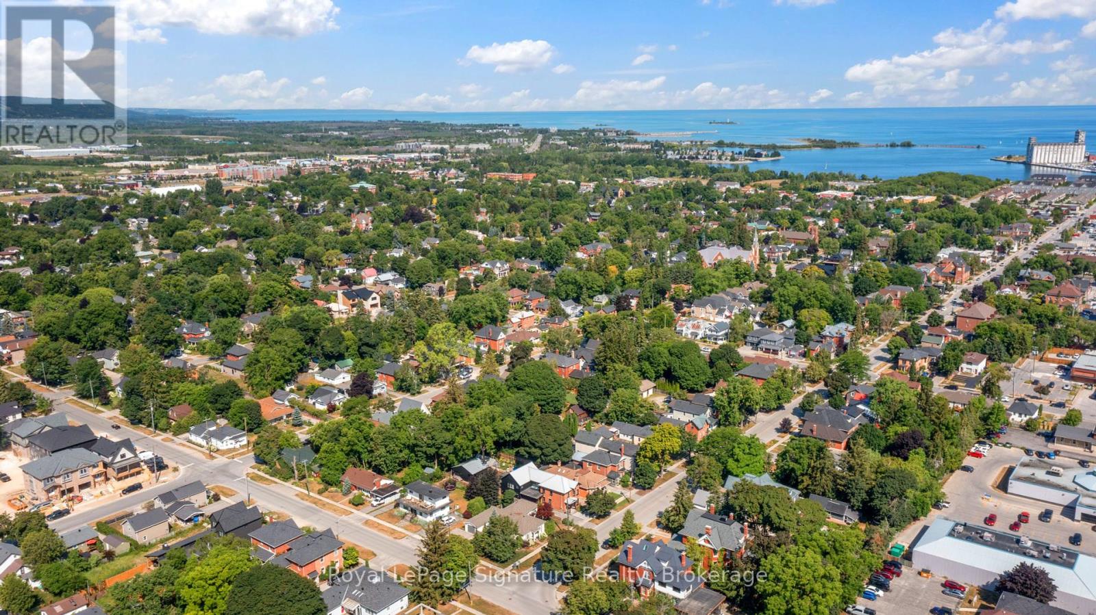 Photo 38 of 125 Fourth Street W, Collingwood ON