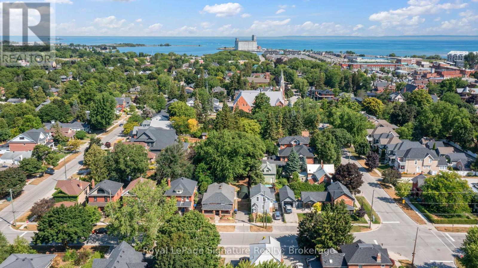Photo 4 of 125 Fourth Street W, Collingwood ON