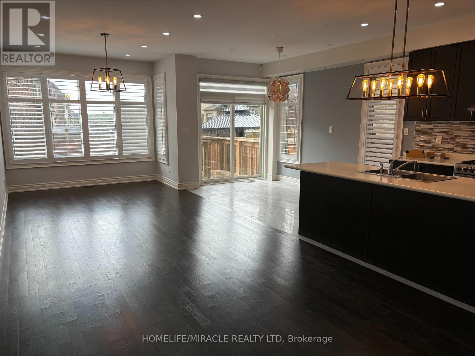 Photo 3 of Main 12 Gruenwald Gate, Brampton ON