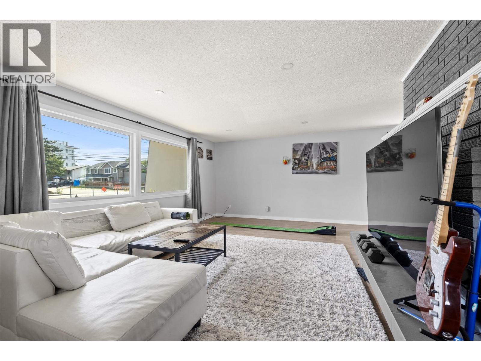  290 Leathead Road, Kelowna