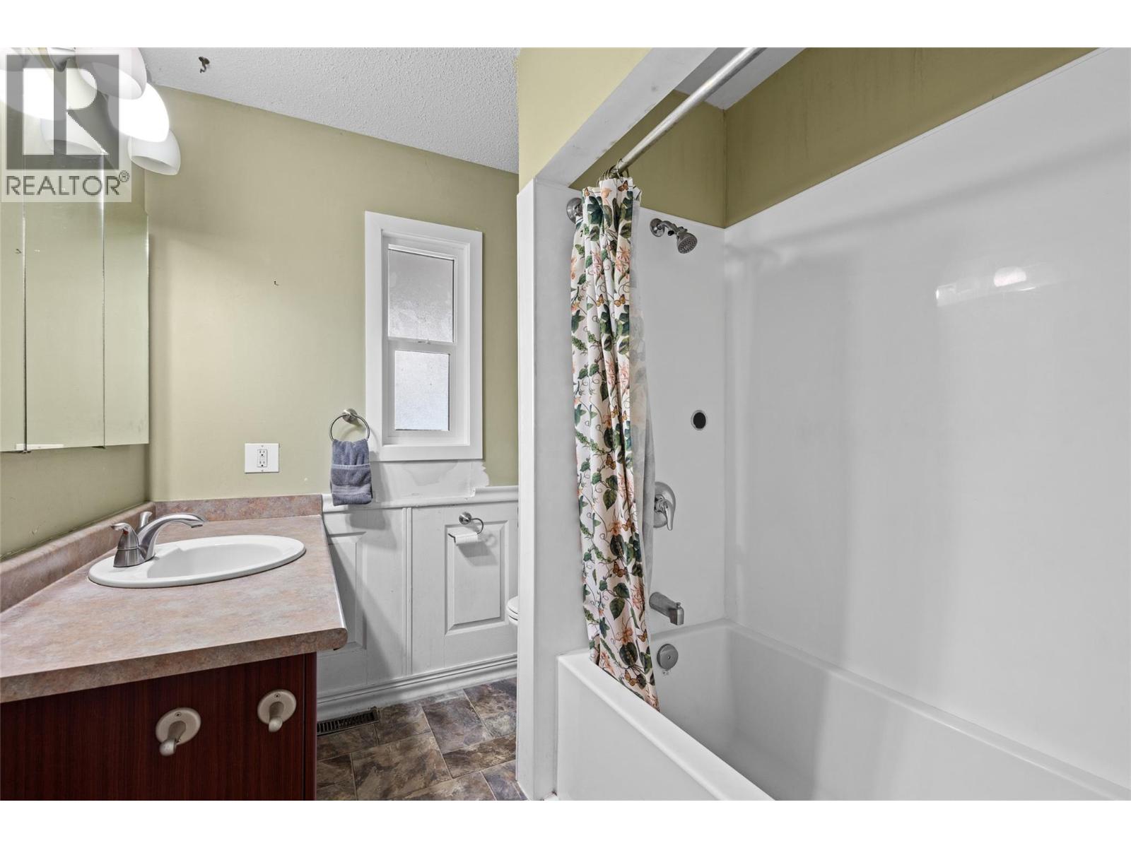  290 Leathead Road, Kelowna