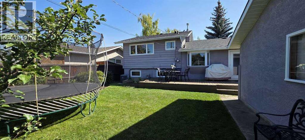 Photo 11 of 640 Willowburn Crescent Se, Calgary AB
