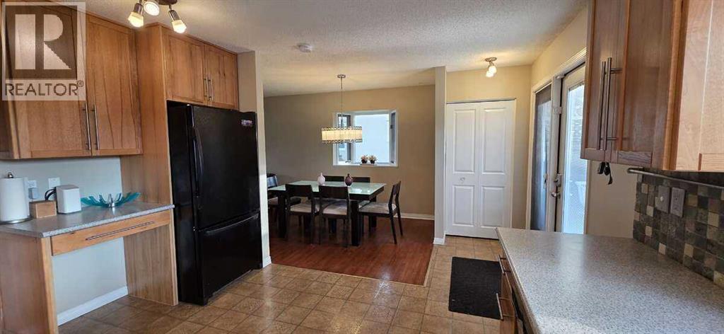 Photo 23 of 640 Willowburn Crescent Se, Calgary AB